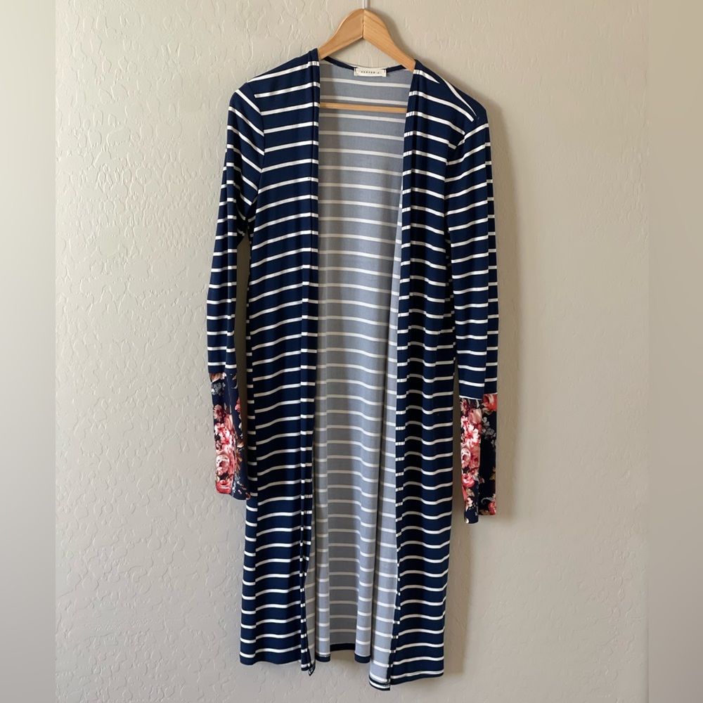 Women's Reborn J Blue & White Duster With Floral Cuffs - Small